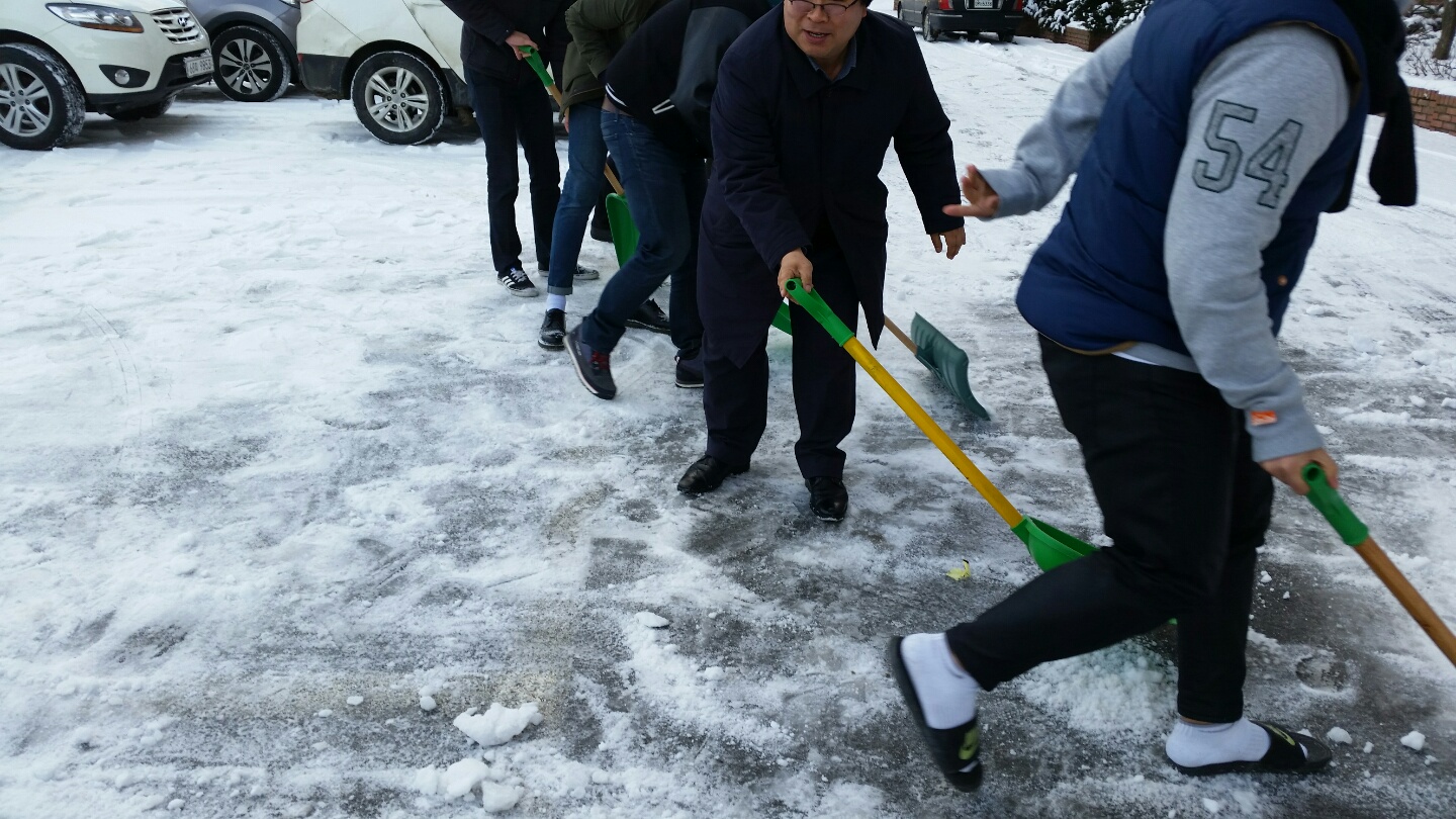 눈내리는 날 교수님과 봉사활동
